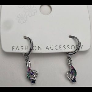 2 pairs of earrings